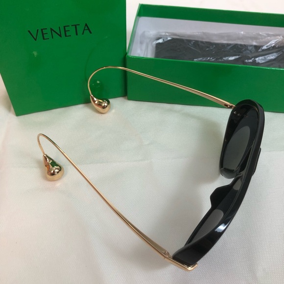 Bottega Veneta Black Sunglasses main image 4